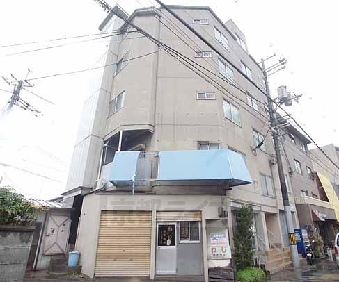 【京都市伏見区深草下川原町のマンションの建物外観】