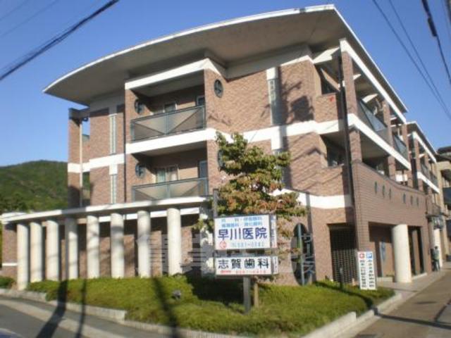 京都市山科区御陵原西町のマンションの建物外観