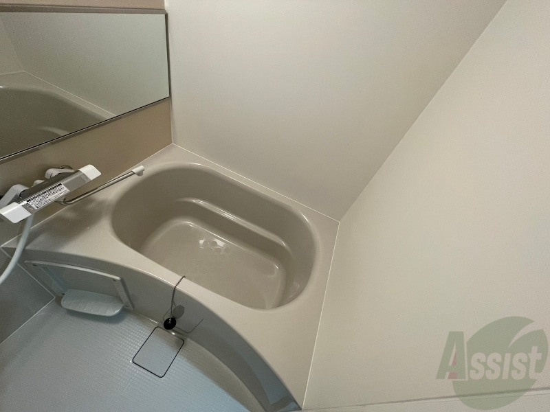 バス・シャワールーム　お風呂になります。一日の疲れを癒してくださいね。