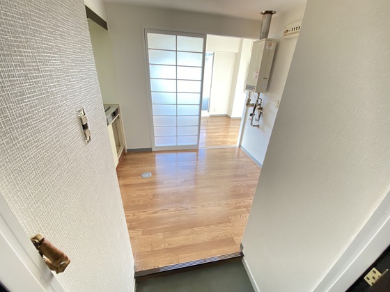 玄関　※別号室の写真です