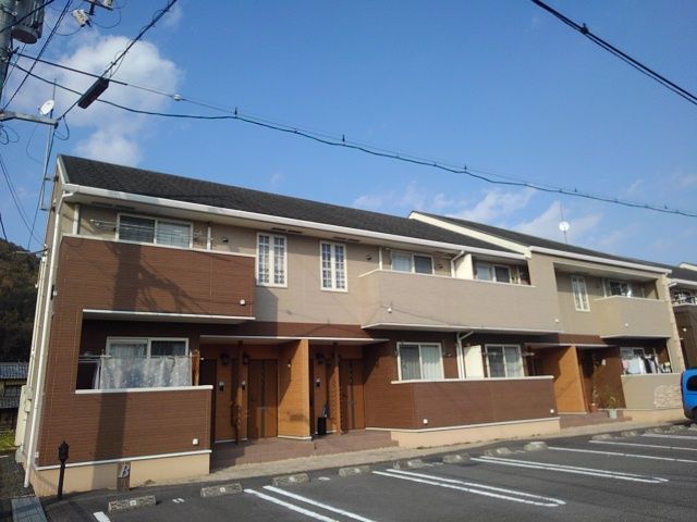 岡山市北区御津宇垣のアパートの建物外観