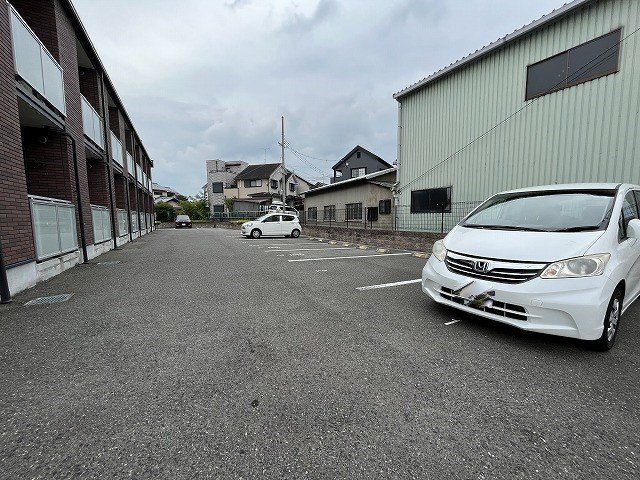 【レオネクストひまわりの駐車場】