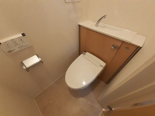 【八幡市橋本東浄土ケ原のアパートのトイレ】