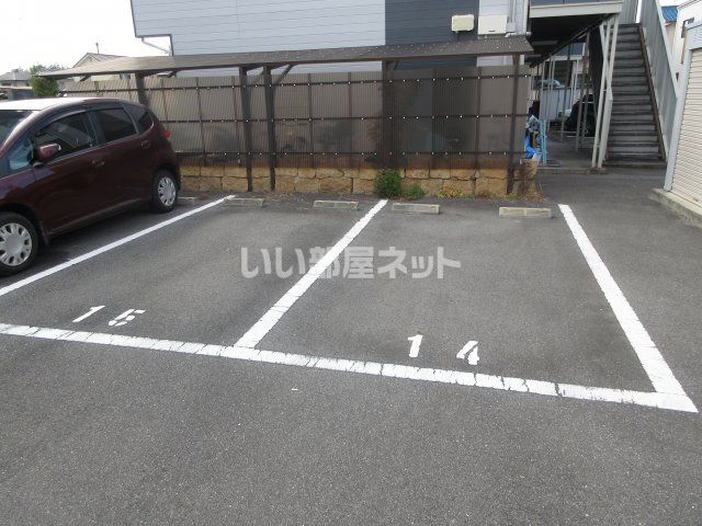 【奈良市七条のアパートの駐車場】