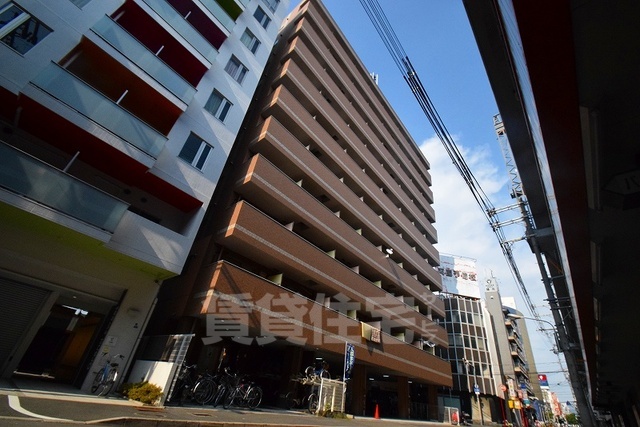 東大阪市足代新町のマンションの建物外観