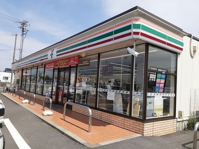 【羽島市竹鼻町丸の内のアパートのコンビニ】