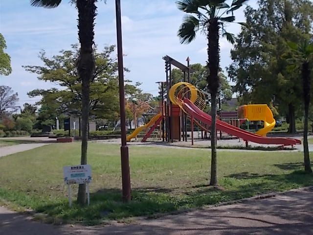 【羽島市竹鼻町丸の内のアパートの公園】