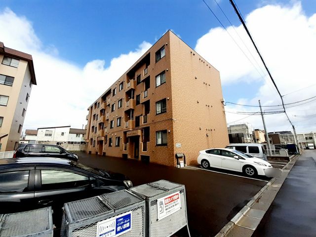 函館市日乃出町のマンションの建物外観