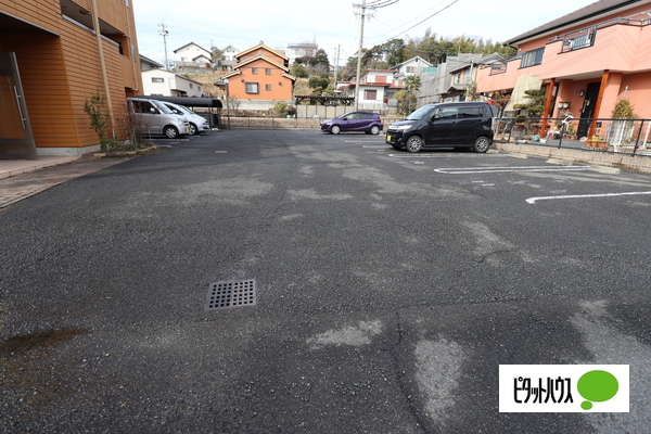 【知多郡東浦町大字藤江のマンションの駐車場】