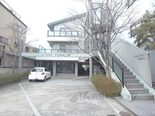 京都市山科区椥辻平田町のマンションの建物外観