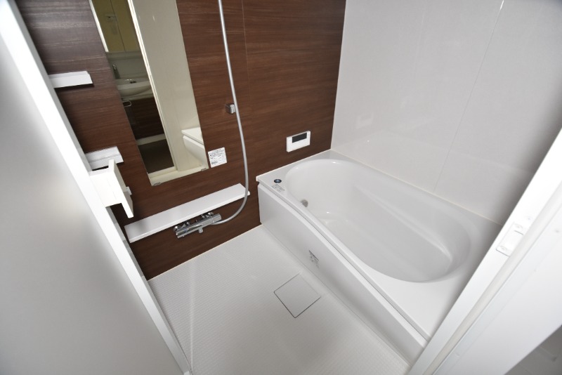 バス・シャワールーム　追い焚き機能付き♪