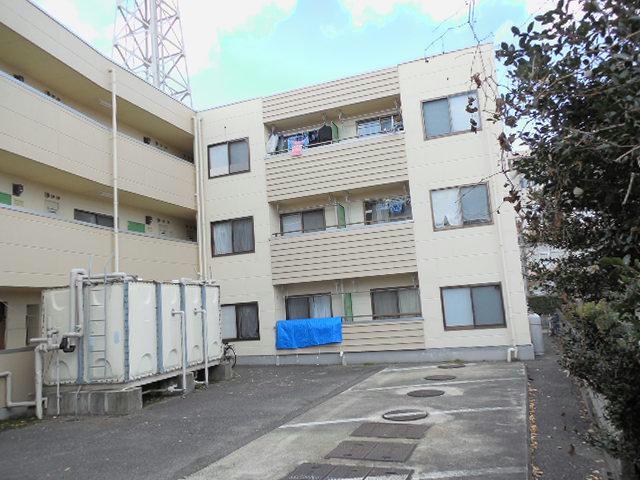 【須賀川市緑町のマンションの駐車場】