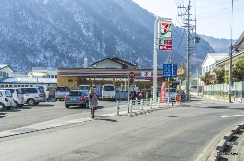 【ガーデンハウス朝日山　Fのコンビニ】