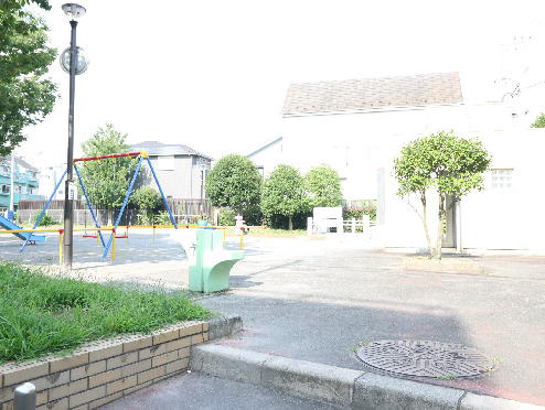 【足立区千住中居町のマンションの公園】