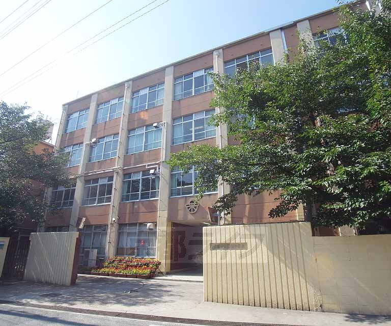 【京都市伏見区醍醐鍵尾町のマンションの中学校】