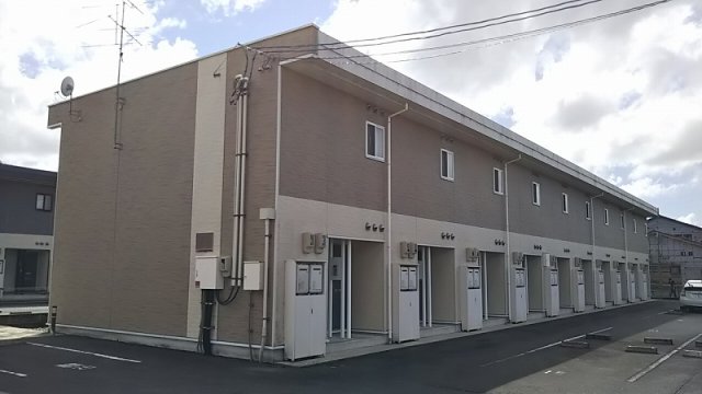 レオパレス松岡Ｃの建物外観