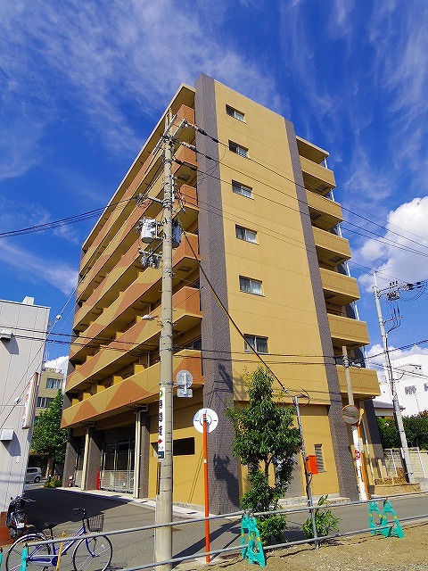 高槻市野見町のマンションの建物外観