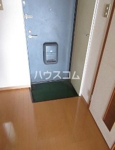 【磐田市鳥之瀬のマンションの玄関】