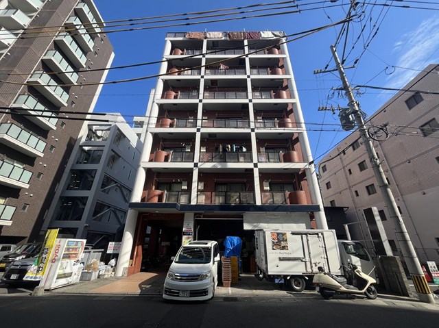 【鹿児島市上之園町のマンションの建物外観】