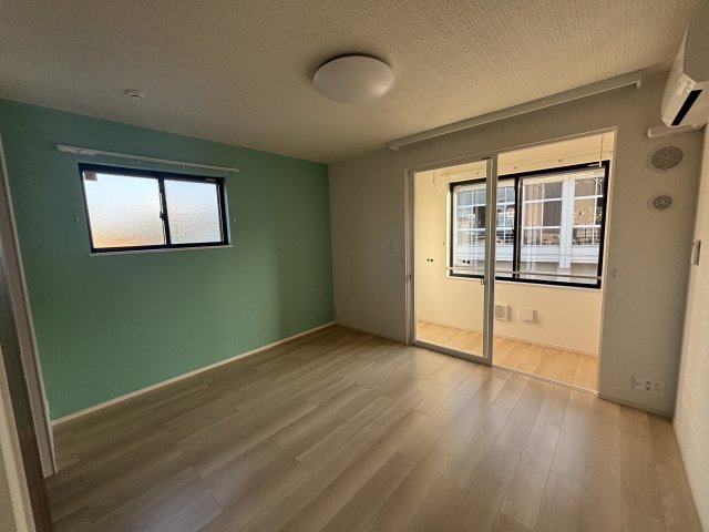 居室・リビング　内装は落ち着いています