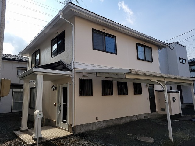 建物外観　Ｒ７年１２月屋根張替、外壁塗装実施