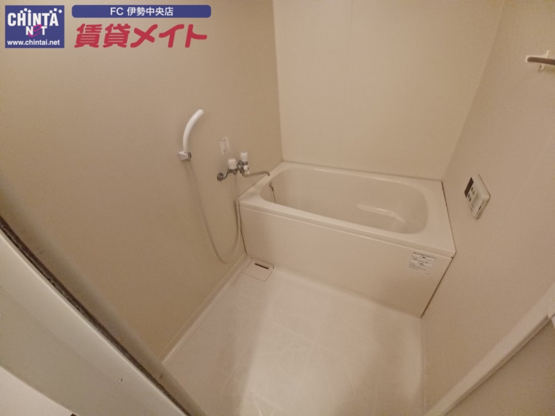 バス・シャワールーム　別部屋同型タイプ写真です。
