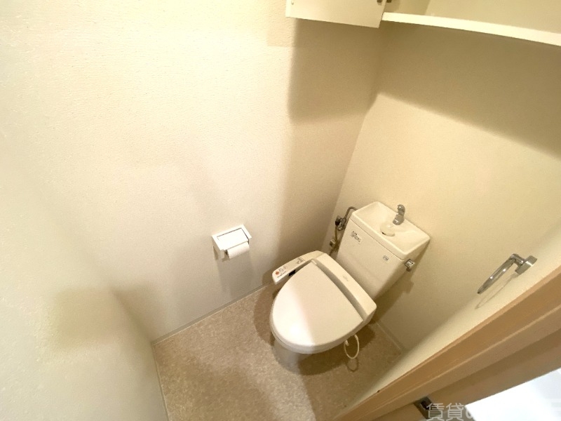 トイレ　温水洗浄便座です