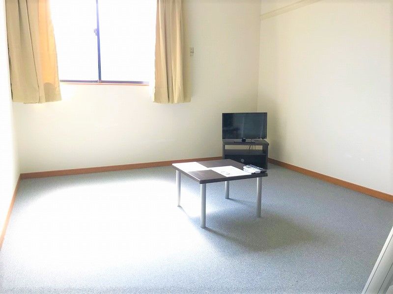 居室・リビング　1階床はフローリングです(現状優先)