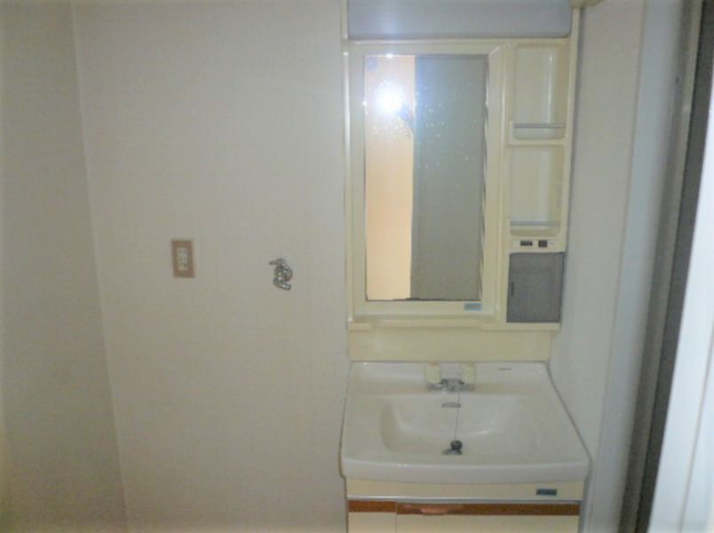 洗面設備　スペースが確保できる洗面所です