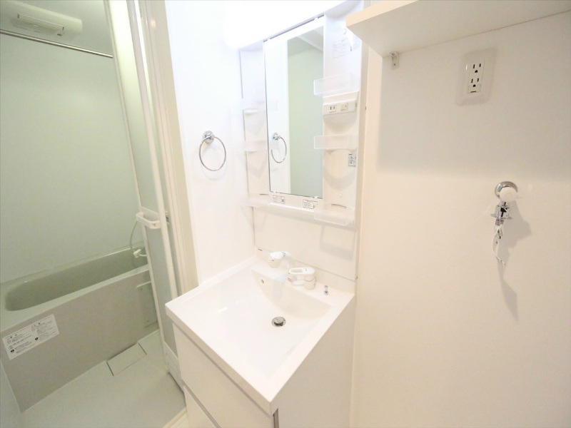 洗面設備　脱衣所　独立洗面台（シャンプードレッサー）洗濯機用意できます