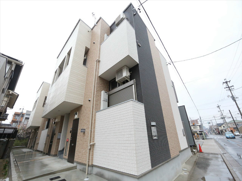 建物外観　外観　デザイナーズ　光インターネット無料