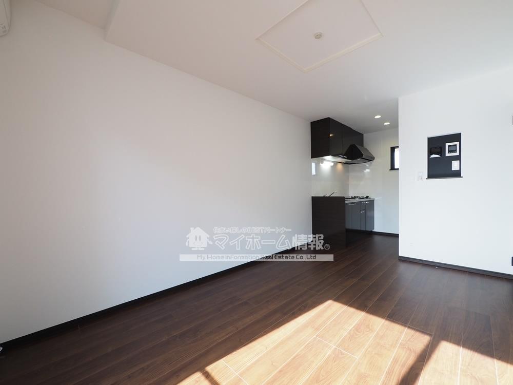 居室・リビング　※内観写真はE号を引用しており、内装が異なる場合がございます