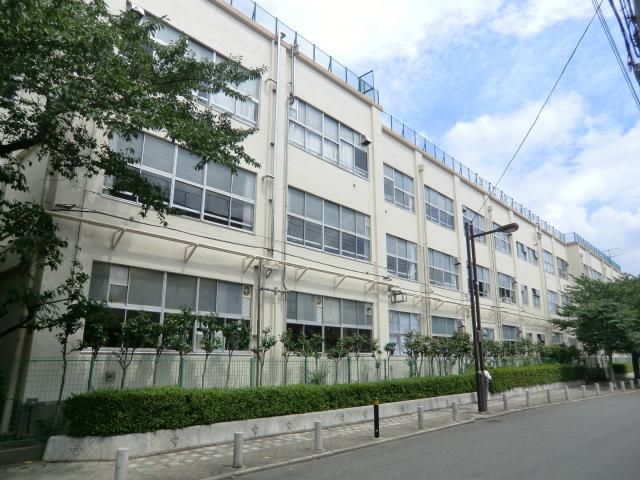 小学校　花畑第一小学校（小学校）まで620m