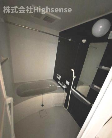 バス・シャワールーム　落ち着いた空間のお風呂です