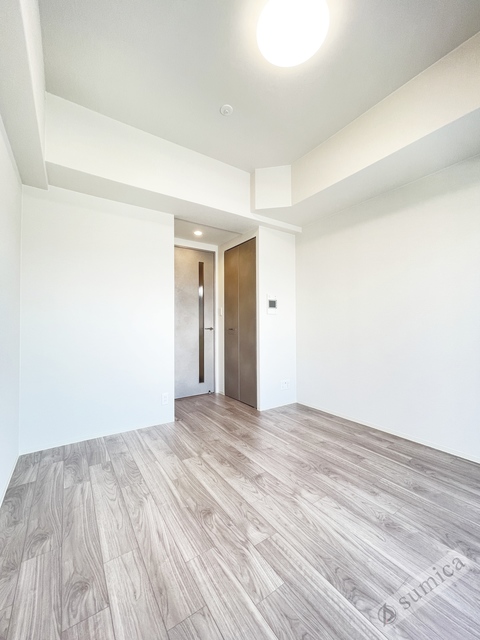 居室・リビング　ホワイトベースの明るいお部屋です♪