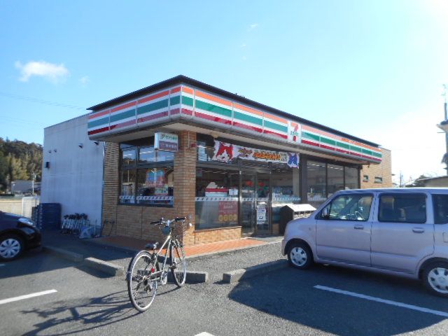 コンビニ　セブンイレブン菊川下平川店（コンビニ）まで582m