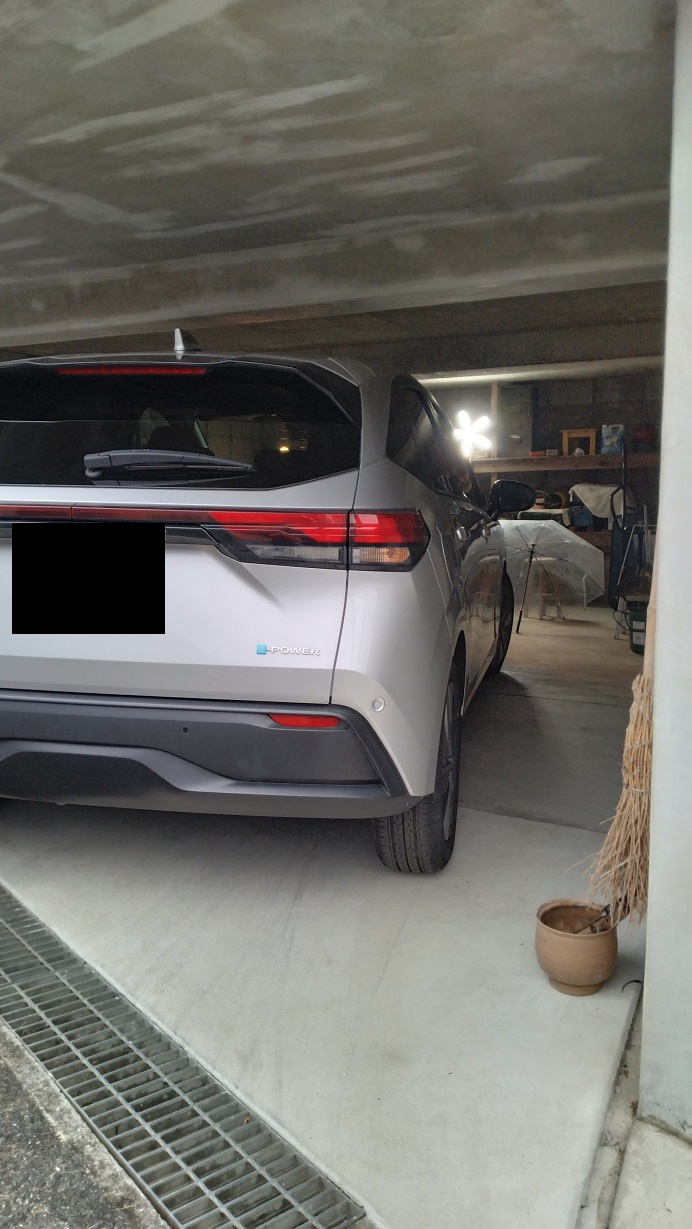 その他　駐車場（車両部品保管・雨の日の作業にも）