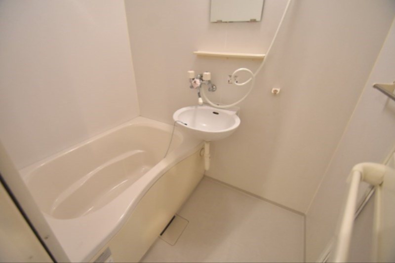 バス・シャワールーム　綺麗な浴室です。