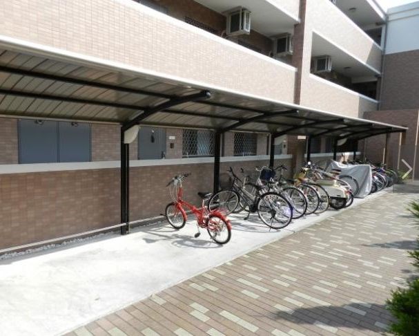 その他共有部分　屋根付の駐輪場完備です。