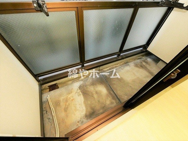 バルコニー　暖かな日差しのふりそそぐバルコニー