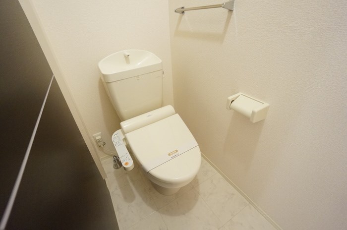 トイレ　温水洗浄便座付トイレ
