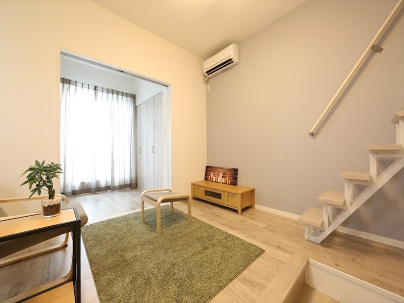 居室・リビング　ＤＫ6.9帖　洋室3.3帖　ロフト6帖（収納にも使えます）