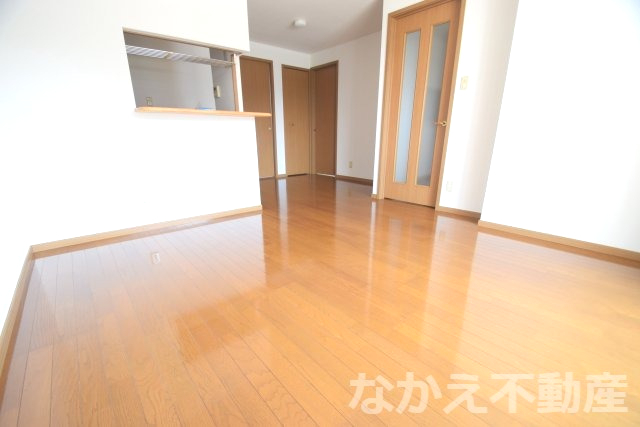 居室・リビング　こちらの居間で趣味の時間をお楽しみください