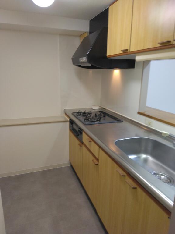 キッチン　※別タイプ参考写真です