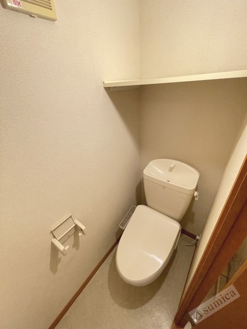 トイレ　この空間なんだか落ち着きます。清潔感のあるトイレです。