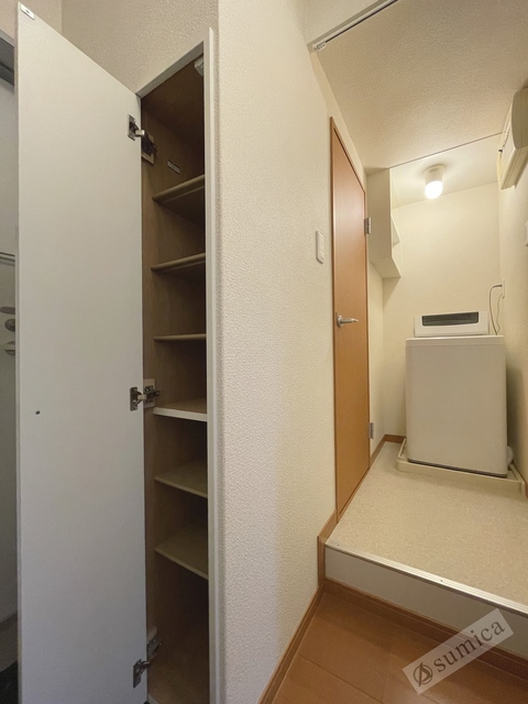 洗面設備　ちょうど良いサイズ。お掃除もラクラクです。