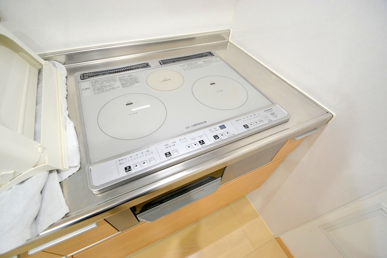 キッチン　ビルトインの3口システムキッチンです♪