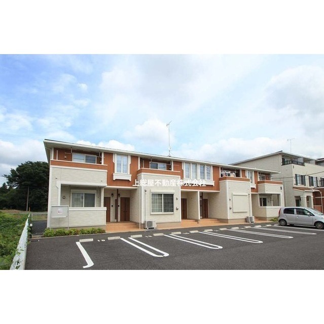 建物外観　８世帯の賃貸アパート