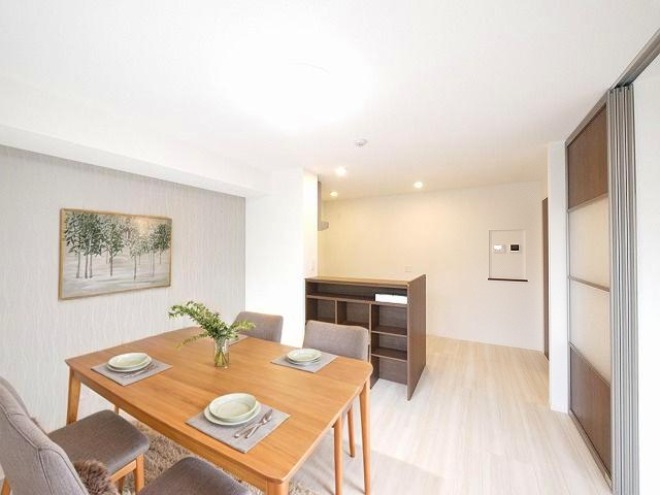 居室・リビング　CGで家具等を配置したもので家具等は含まれません