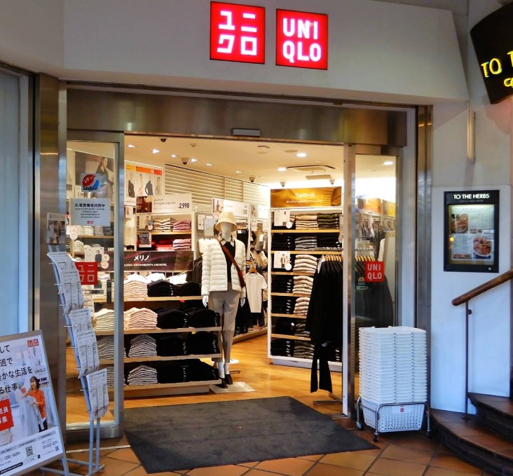 ショッピングセンター　ユニクロ市ケ谷駅店（ショッピングセンター）まで494m